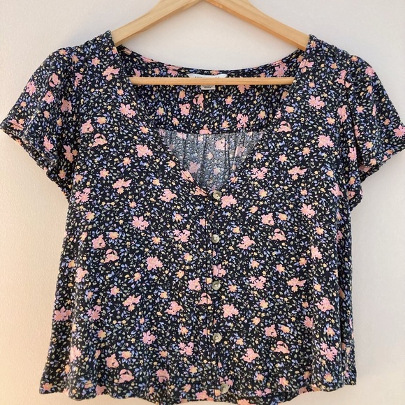 Very cute floral cropped top - Picture 1 of 4